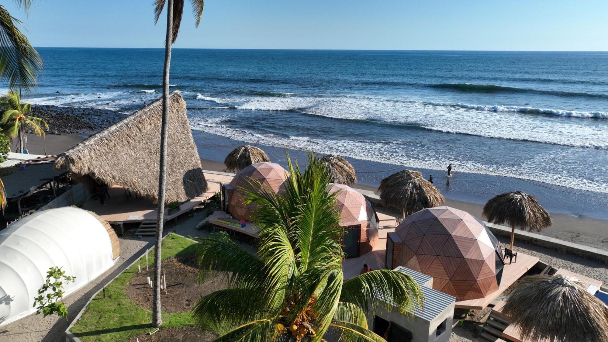 Almare Zonte - Beachfront Glamping Hotel El Zonte Bagian luar foto