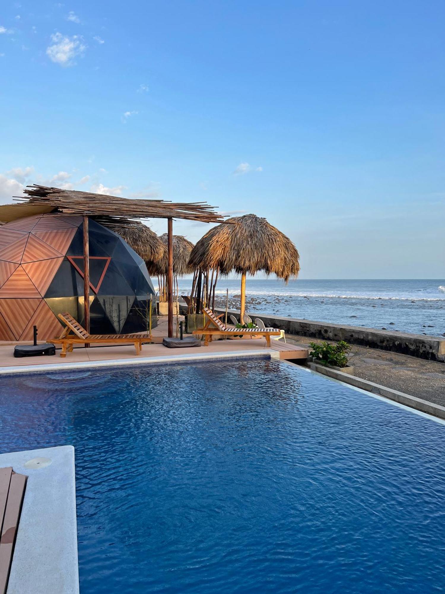 Almare Zonte - Beachfront Glamping Hotel El Zonte Bagian luar foto