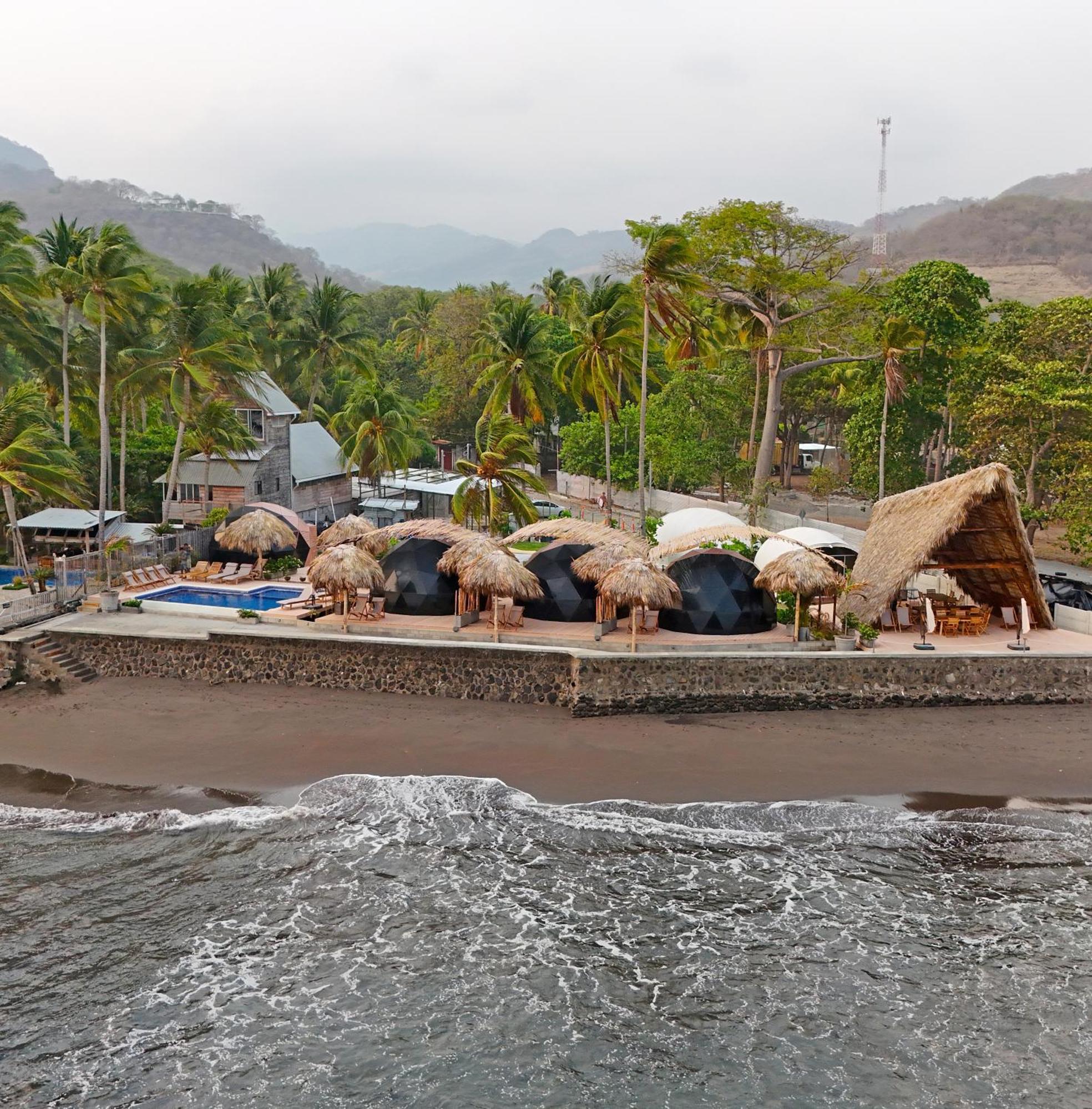 Almare Zonte - Beachfront Glamping Hotel El Zonte Bagian luar foto
