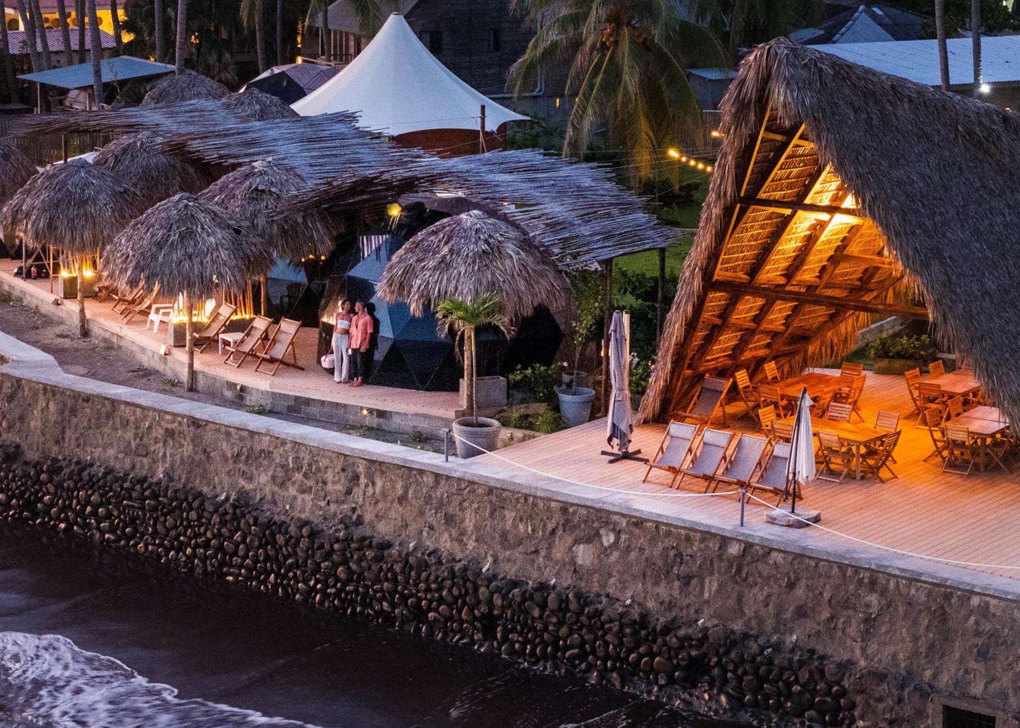 Almare Zonte - Beachfront Glamping Hotel El Zonte Bagian luar foto