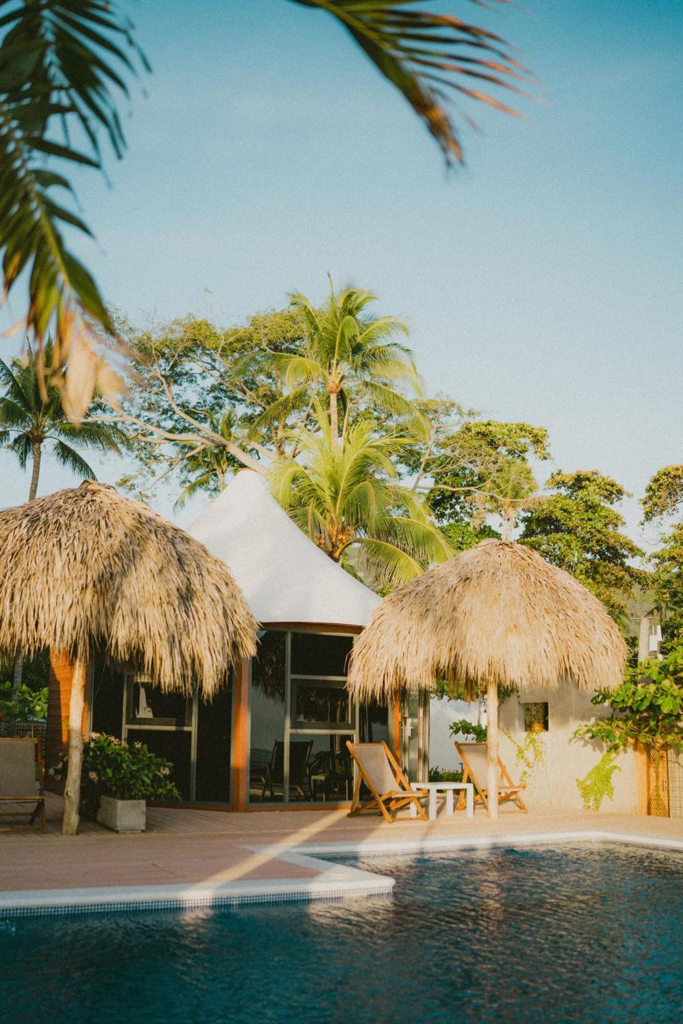 Almare Zonte - Beachfront Glamping Hotel El Zonte Bagian luar foto