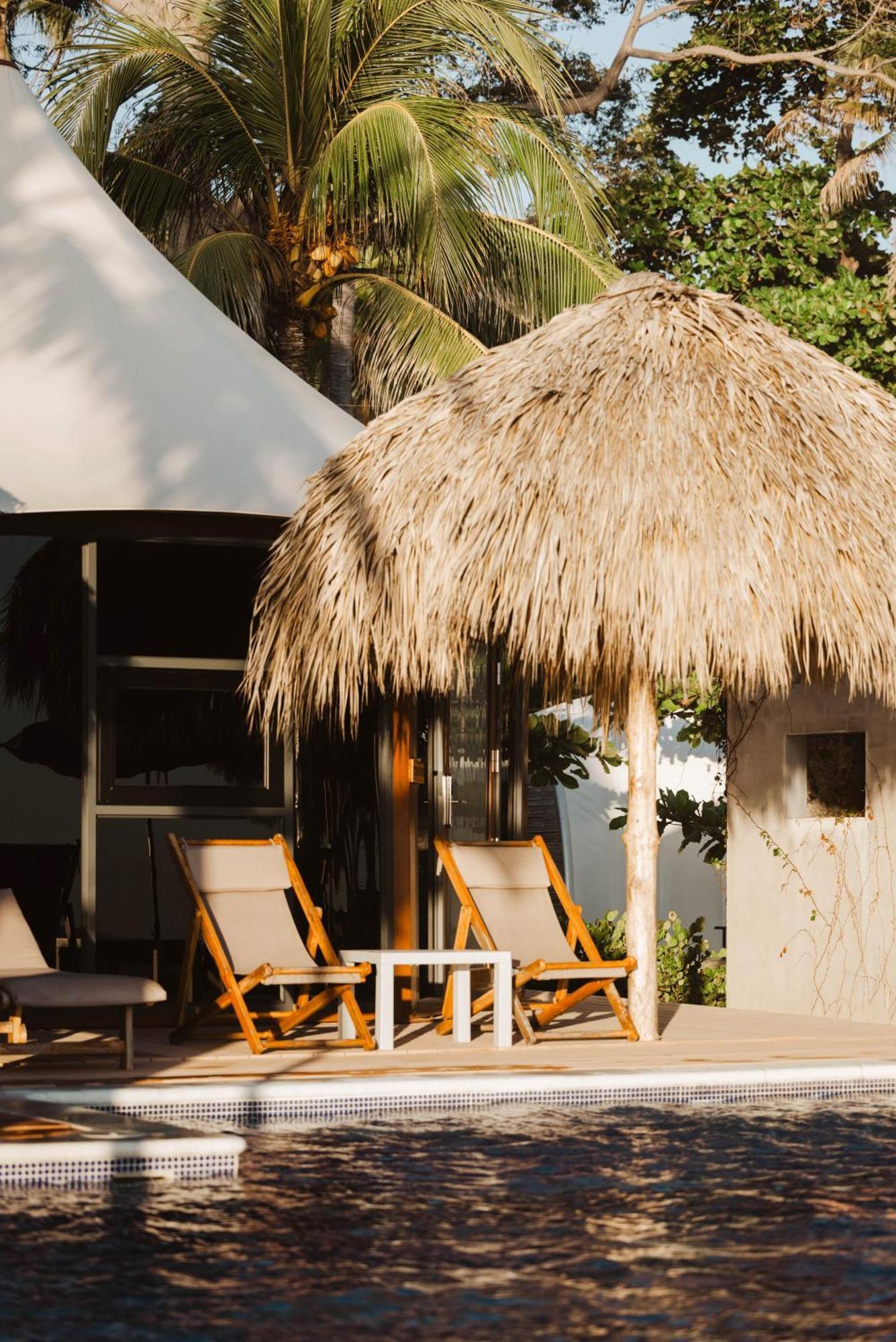 Almare Zonte - Beachfront Glamping Hotel El Zonte Bagian luar foto